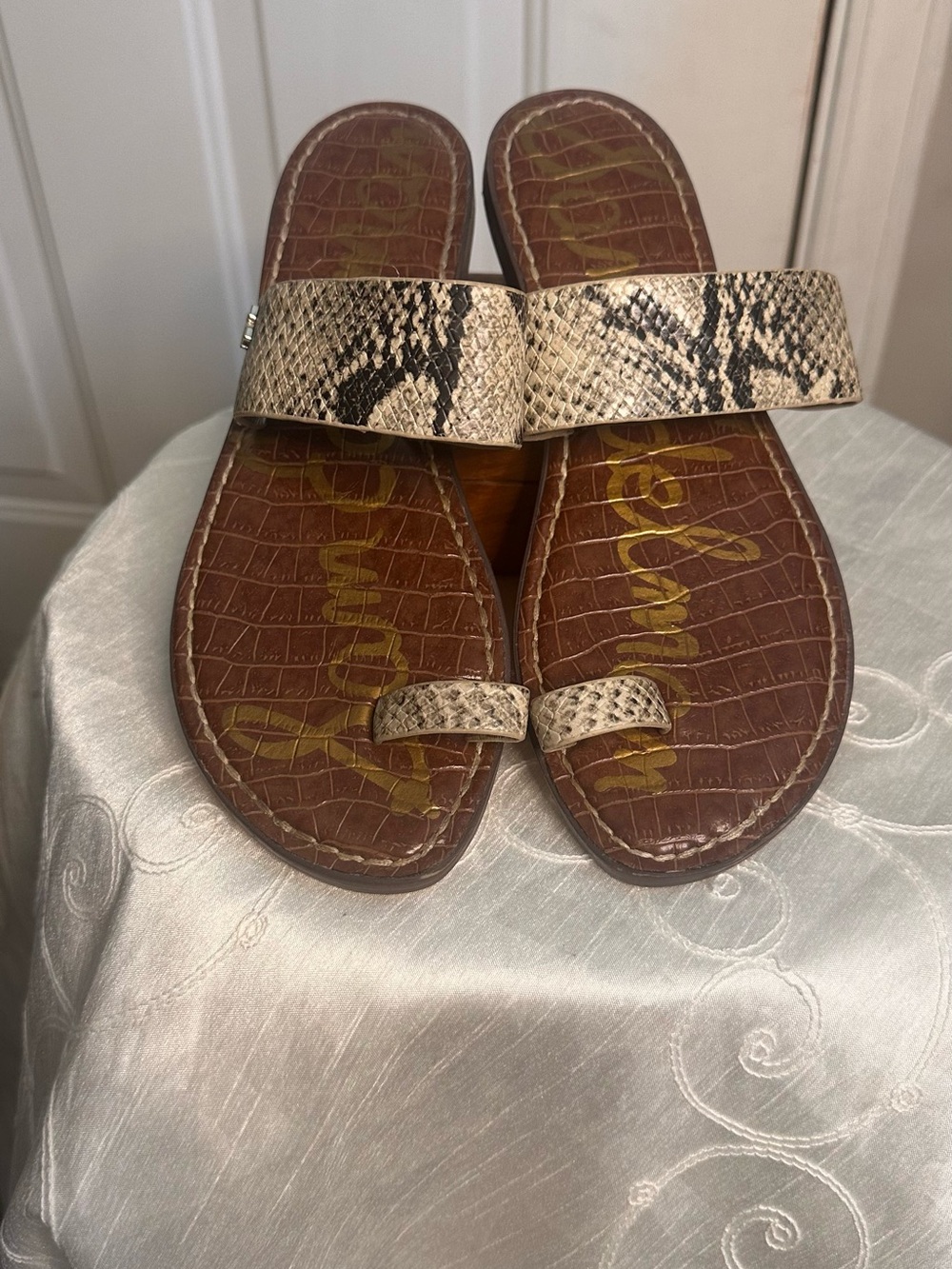 Sam Edelman Beige Snake-Print Toe-Loop Sandals